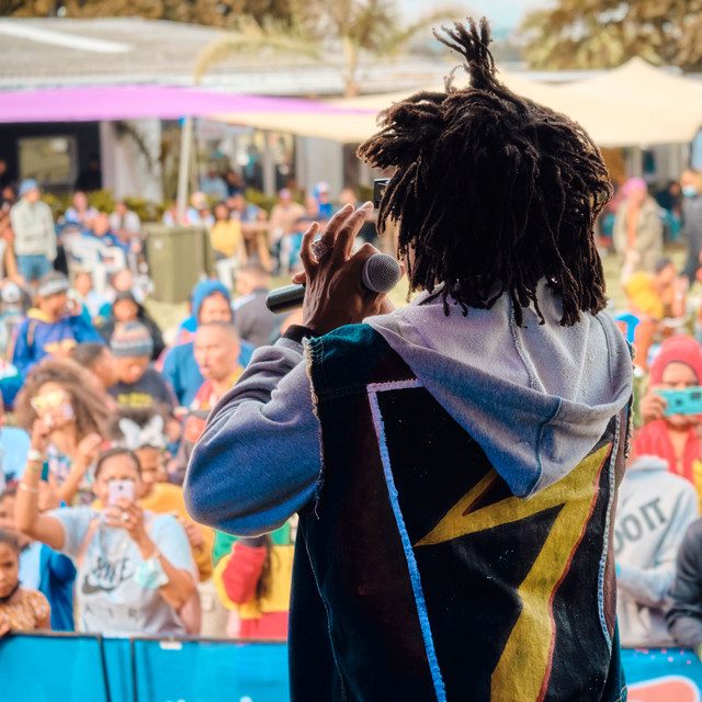Bliksemstraal performing live